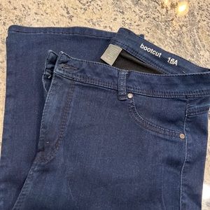 New Avenue Jeans. Boot Cut. 16A